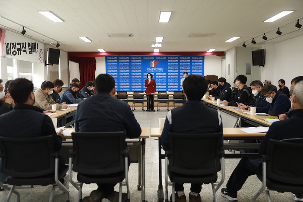 민주노동 대구지역본부에서 발언하는 김재연 후보
